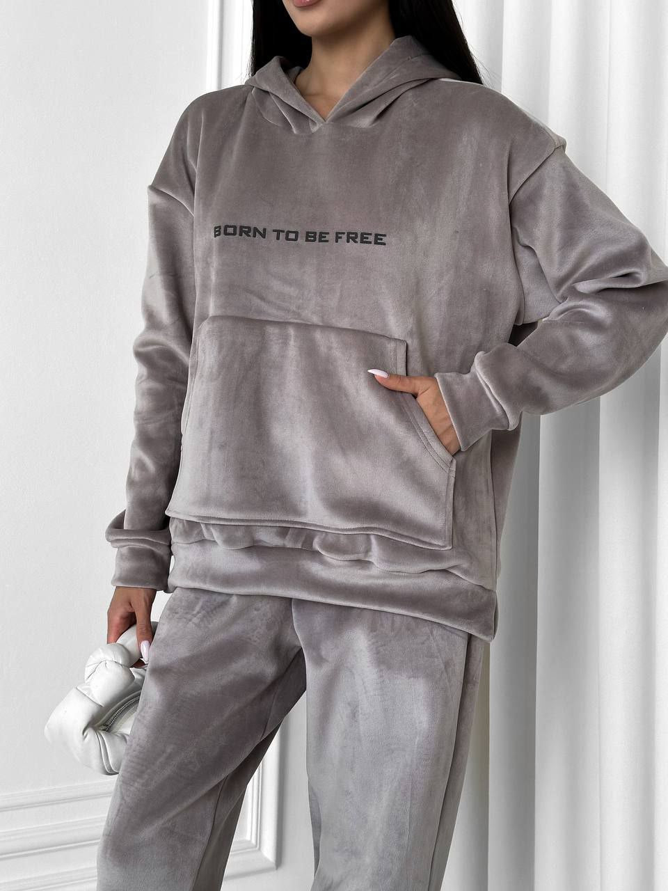 Veliūrinis kostiumėlis