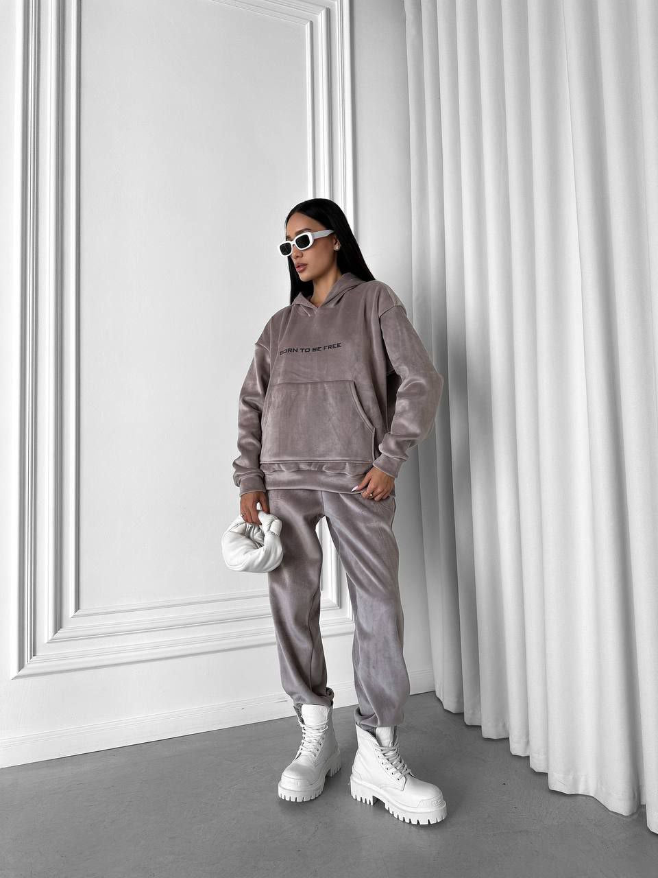 Veliūrinis kostiumėlis