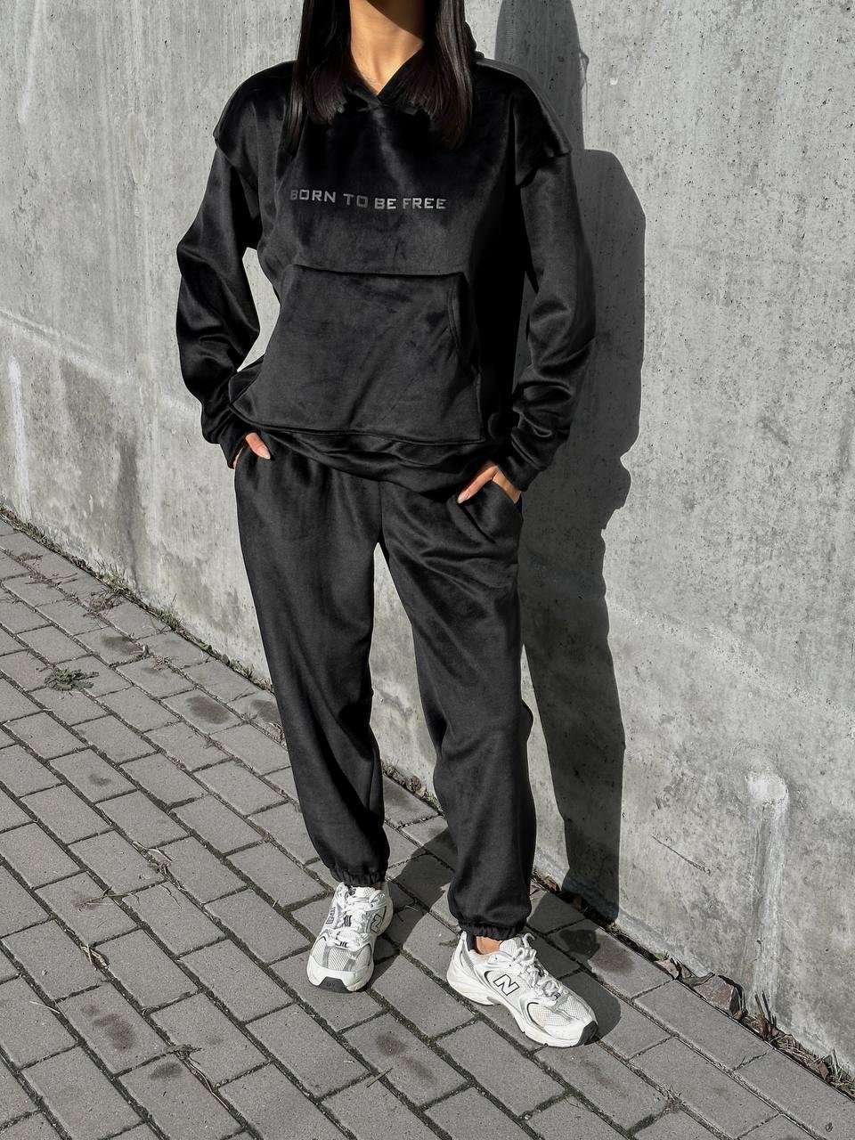 Veliūrinis kostiumėlis