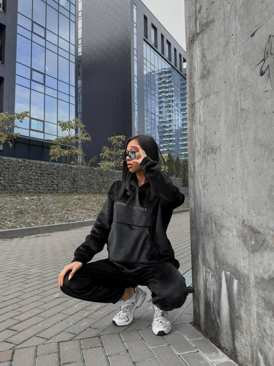 Veliūrinis kostiumėlis