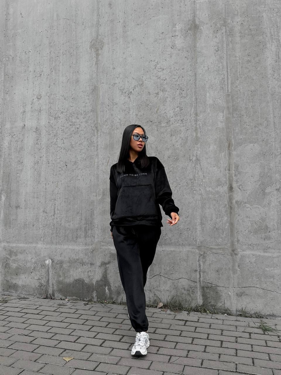 Veliūrinis kostiumėlis