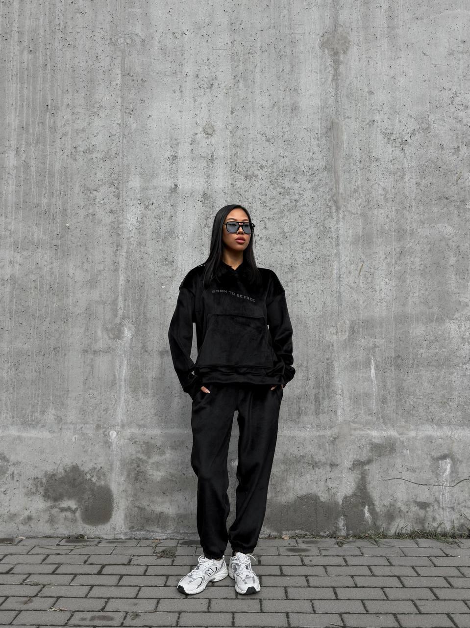 Veliūrinis kostiumėlis