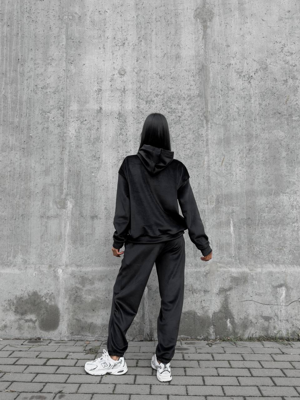 Veliūrinis kostiumėlis